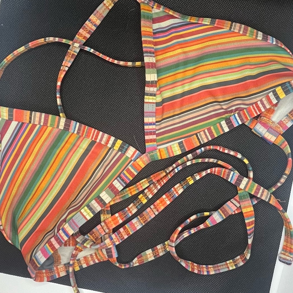 Jolyn triangle top gently worn $8